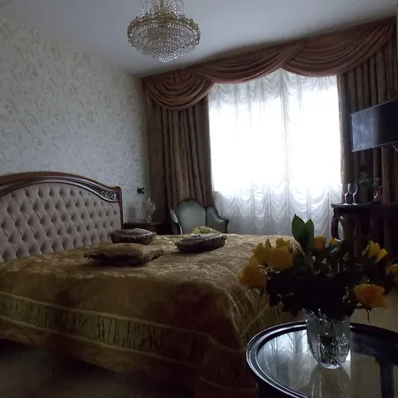 Weena House Frühstückspension 3*